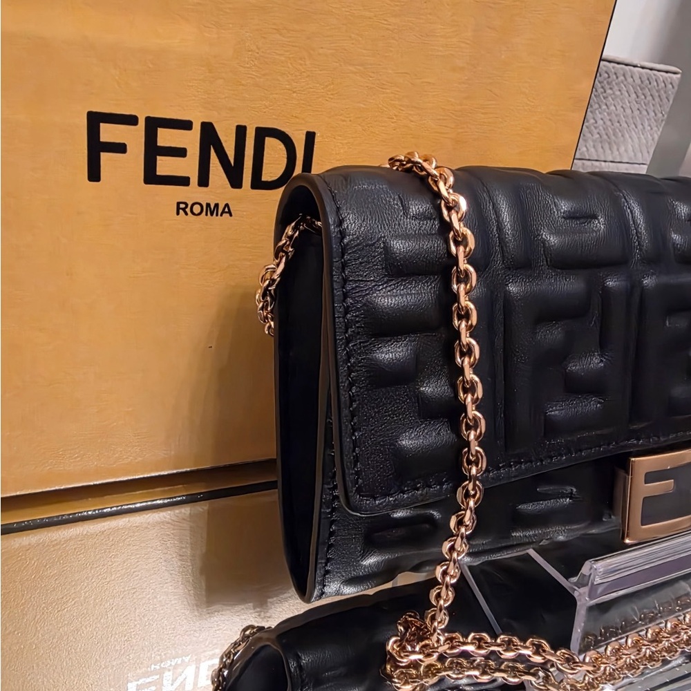 New Fendi baguette, Continental wallet with chain - Picture 3 of 7